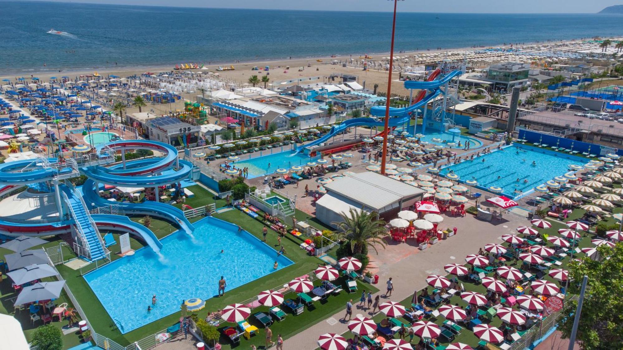 Hotel Nuova Medusa Римини Экстерьер фото