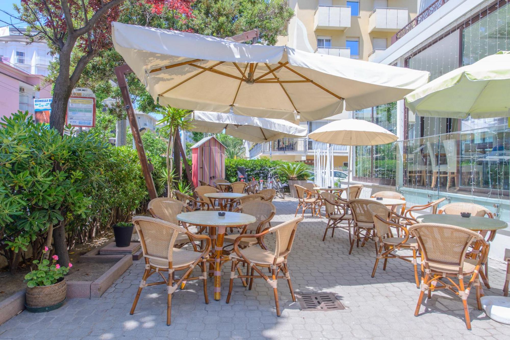 Hotel Nuova Medusa Римини Экстерьер фото