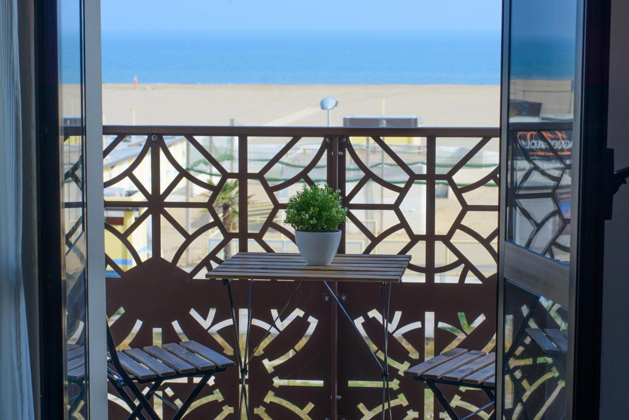 Hotel Nuova Medusa Римини Экстерьер фото